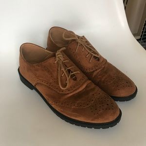 Tan/brown suede women’s oxfords
